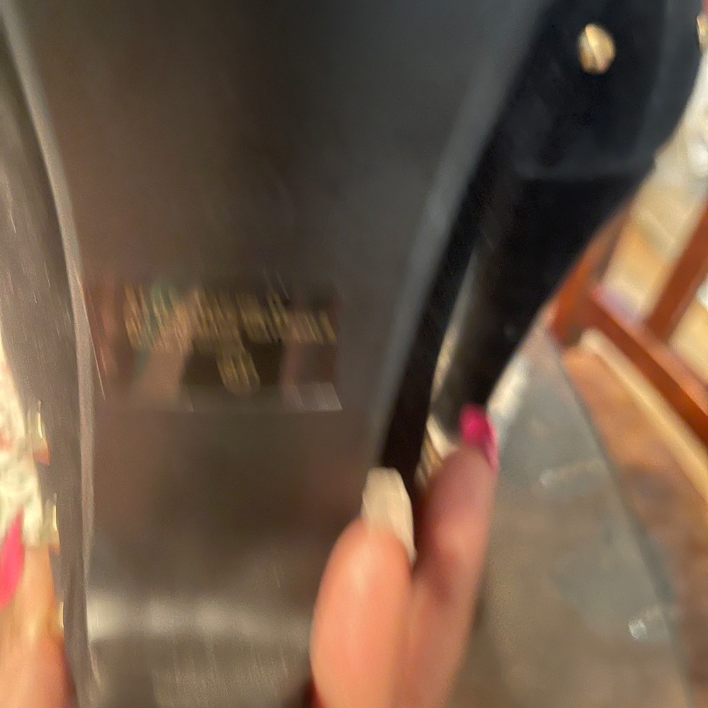 Shoes - Picture 2 of 7